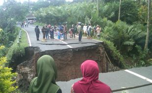 Jembatan Turi Butuh Rp11,6 Miliar, Sementara Dipasang Jembatan Bailey