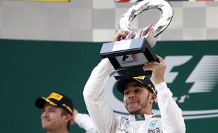 GP F1 TIONGKOK 2015 : Hamilton Juara, Rosberg  dan Vettel Terus Menguntit