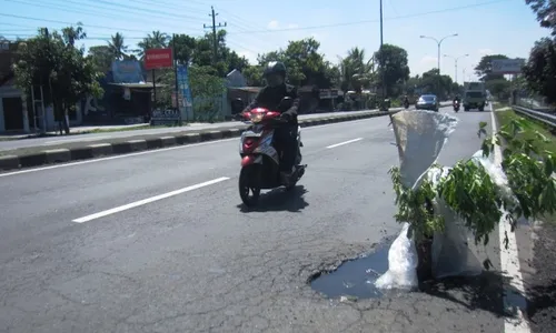 JALAN RUSAK BOYOLALI : Ada Lubang di Jalan Solo-Boyolali, Diduga Akibat Pipa Bocor