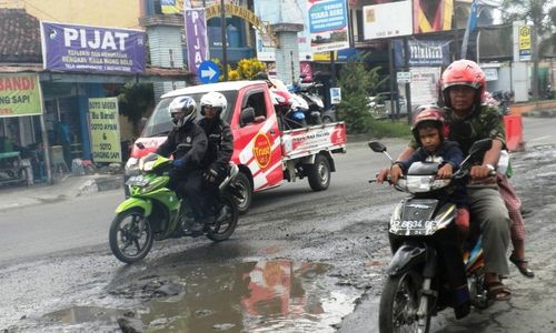 JALAN RUSAK SUKOHARJO : Jalur Kartasura-Colomadu Diusulkan Jadi Jalan Nasional