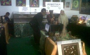 PAMERAN PENDIDIKAN NGAWI : Siswa SLB Pun Unjuk Kebolehan