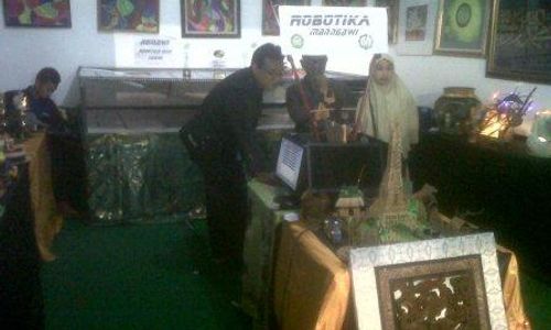 PAMERAN PENDIDIKAN NGAWI : Siswa SLB Pun Unjuk Kebolehan