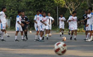 PIALA SOERATIN 2015 : Tunggu Kompetisi, Persis Jr. Jajaki Uji Coba