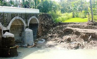 BANJIR JOGJA : 10 Talut Jebol