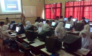 UN ONLINE 2015 : Sekolah Sewa Genset