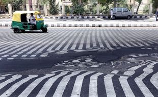 GELOMBANG PANAS INDIA : Aspal Jalanan Pun Meleleh Disengat Panas 50 Derajat Celcius