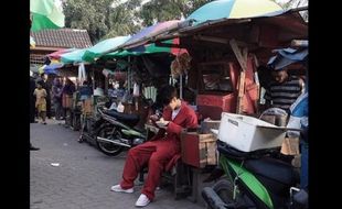 K-POP : Blusukan, Yesung Suju Makan Bakso di Pasar