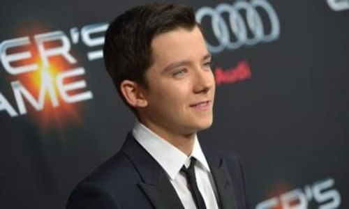 FILM BARU : Asa Butterfield Terlempar dari Spiderman 