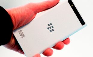 SMARTPHONE TERBARU : Ini Dia Varian Putih Blackberry 