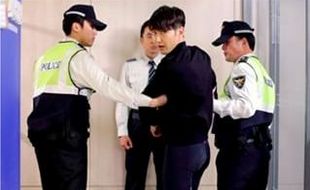 K-POP : Ups, Siwon Suju Ditangkap Polisi! 