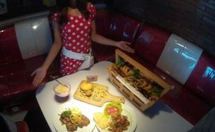 KULINER SOLO : Gratis! Double Decker Tantang Konsumen Habiskan 10 Burger, Hadiah Rp1 Juta