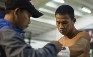 FOTO DAUD YORDAN VS MAXWELL AWUKU : Daud Yordan Geber Latihan Jelang Laga