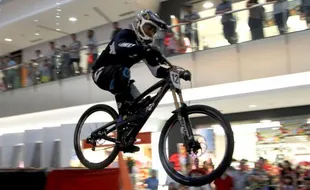 FOTO DOWNHILL Di MAL : Begini Downmall Ramaikan Hartono Mall