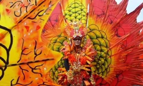 FOTO GRAND CARNAVAL SUNCITY ART CARNAVAL 2015 : Begini Warna-Warni Karnaval Madiun