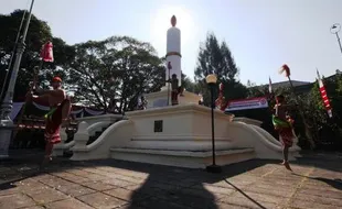 Asal Usul Tugu Lilin Solo, Ternyata Dibuat dari Tanah Penjuru Nusantara