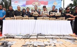 FOTO KASUS NARKOBA : Polisi Sita 2,1 Ton Ganja Kering