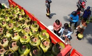  KELANGKAAN GAS ELPIJI : Jual Gas 3 Kg di Atas HET, Ini Curhatan Pemilik Pangkalan