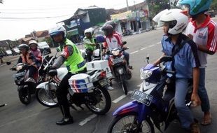 FOTO LALU LINTAS JOMBANG : Kendaraan Bermotor Jombang Ditertibkan