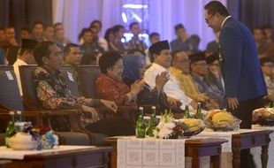 PELANTIKAN KETUM PAN : Jokowi Bikin Gerrrr....