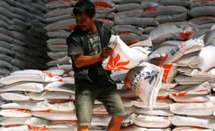 KEBUTUHAN POKOK : Bulog Serap Beras Petani Pekalongan 9.400 Ton