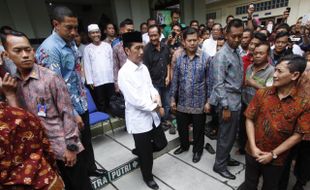 FOTO AGENDA PRESIDEN : Pulang Kampung, Jokowi Salat Jumat di Kota Barat