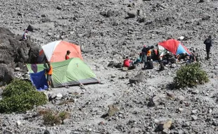 PENDAKI JATUH KE KAWAH MERAPI : Operasi Selesai, Jalur Pendakian Merapi Masih Ditutup