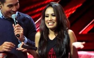 X FACTOR INDONESIA : Tampil Menggoda, Peserta Over Age Ini Rebut Kursi Pertama