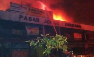 FOTO PASAR JOHAR SEMARANG TERBAKAR : Ini Dia Dokumentasi Amuk Api Pasar Johar