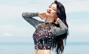 K-POP : Sambut Musim Panas, Sulli Fx Tampil Seksi di Bali 