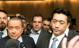 PERFORMA KLUB : Silvio Berlusconi Belum Lepaskan AC Milan