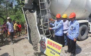 INFRASTRUKTUR SRAGEN : 95 Km Jalan Rusak Hanya Ditambal