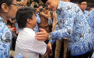 HARI PENDIDIKAN NASIONAL : Sambut Hardiknas, Ganjar: Mari Sekolah, Bro!