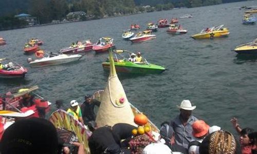 LARUNG SESAJI SARANGAN : Acara Labuh Sesaji di Sarangan Beraroma Mistis? Ini Penjelasan Bupati