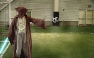 VIDEO UNIK SEPAK BOLA : Superhero Vs Harry Potter di Lapangan Futsal