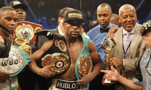 TINJU DUNIA : Kemenangan Maywether atas Paquiao Dinilai Kontroversial