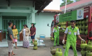 KELANGKAAN ELPIJI : OP Elpiji Ludes 2 Jam, Puluhan Warga Kecele