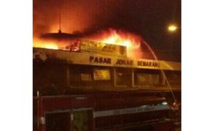 PASAR JOHAR TERBAKAR : Kawasan Masjid Agung Dikaji untuk Relokasi Pedagang 