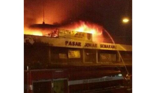 PASAR JOHAR TERBAKAR : Kawasan Masjid Agung Dikaji untuk Relokasi Pedagang 