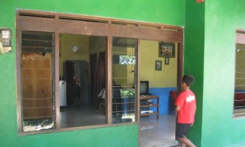 PENYERANGAN RUMAH SUKOHARJO : Ratusan Orang Menyerang, 2 Rumah Rusak