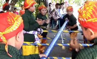 PERMAINAN TRADISIONAL : Sodrong, Dolanan Anak Berfilosofi Luhur