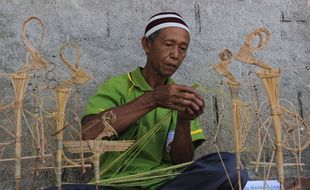 KERAJINAN GUNUNGKIDUL : Menjaga Filosofi dan Ekonomi Wayang Sada