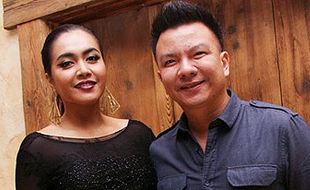 KABAR ARTIS : Denada Ungkap Kekerasan yang Dilakukan Jerry Aurum 