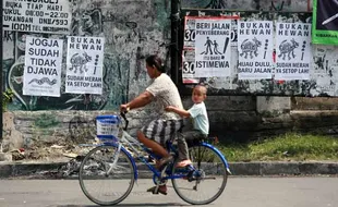 FOTO LALU LINTAS JOGJA : Pengguna Kendaraan Dikritik