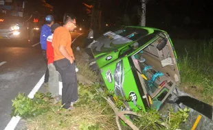 Wonogiri Hari Ini: 7 Desember 2014, Bus Rombongan Pengantin Terguling