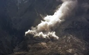 GUNUNG SINABUNG MELETUS : Awan Panas Kembali Meluncur Sabtu Sore, 6 Tewas, 3 Kritis