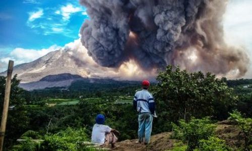 GUNUNG SINABUNG MELETUS : Erupsi Sinabung Diprediksi Masih 5 Tahun, Ini Instruksi Jokowi