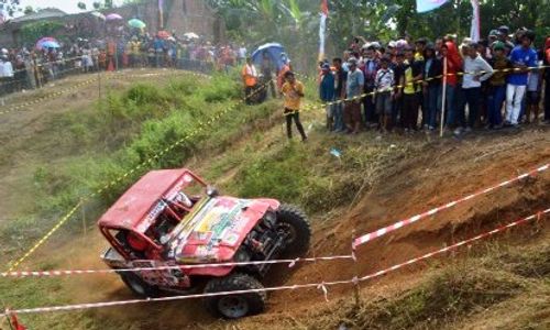 FOTO HARI JADI NGAWI : Begini Serunya Offroad di Selopuro