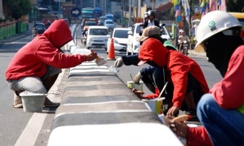 FOTO MUDIK LEBARAN : Marka Jalan di Ungaran Dicat Ulang