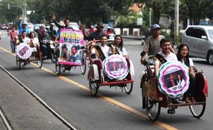 PUTRA JOKOWI NIKAH : Mendahului Pernikahan Gibran-Selvi, Pengayuh Becak Siraman Massal