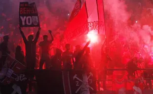 Sebelum di Palur, Suporter Persis Hampir Bentrok di Tribune Stadion Manahan